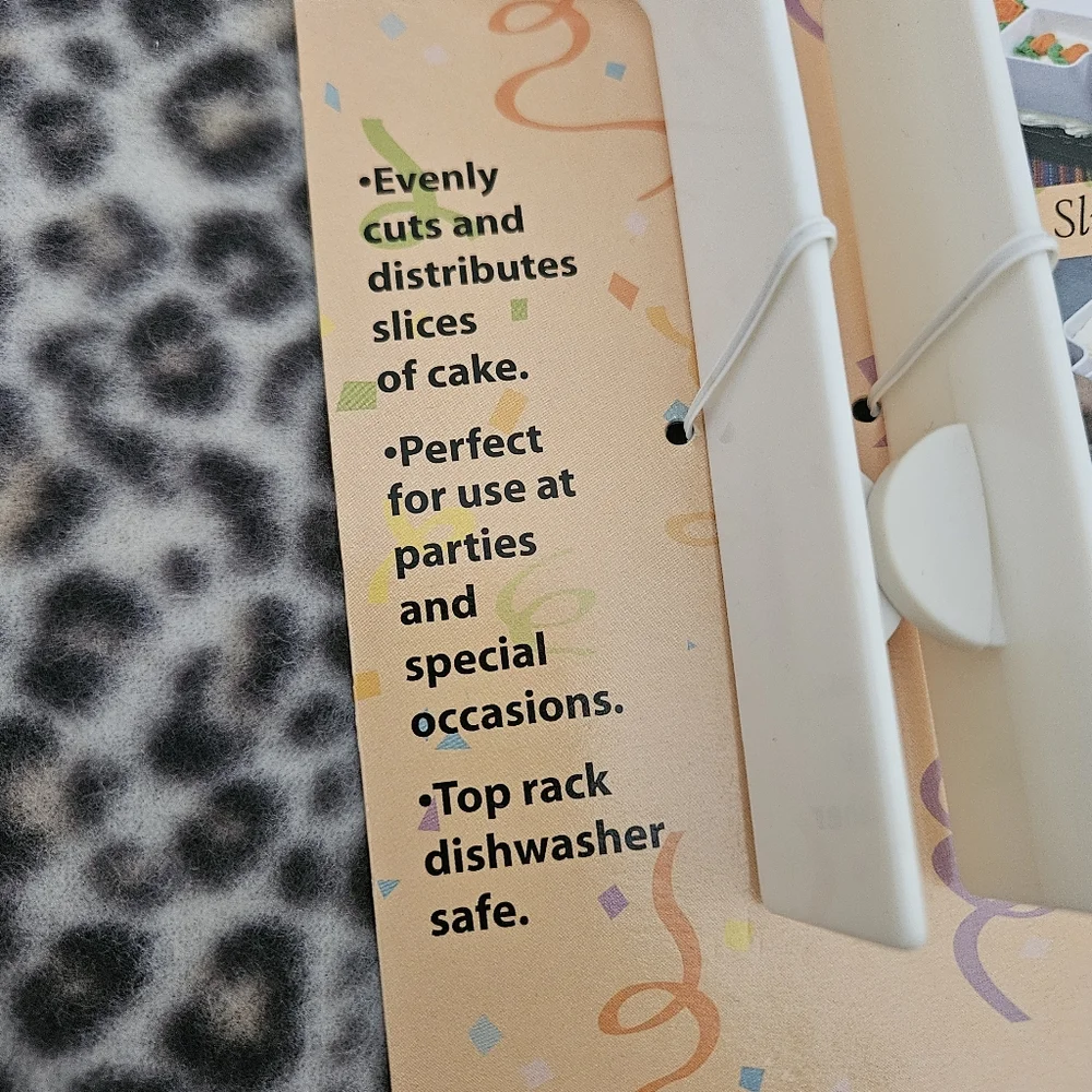 Vintage Slice, Squeeze, and Serve Plastic (Approx. 3